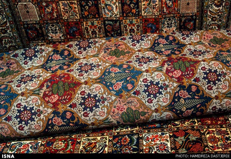 تصویر مقاله شستشوی فرش ماشینی در خانه؛ راهنمای عملی