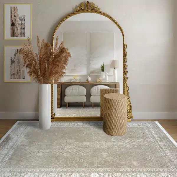 فرش ماشینی 700 شانه طرح لچک ترنج نقره ای کد 71059-nw - نمای نزدیک از جزئیات ظریف طرح لچک ترنج و رنگ نقره‌ای فرش - تصویر شماره 3